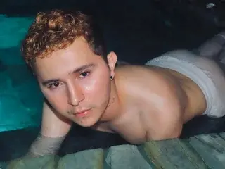 Streamate Free Porn Cam of IzanCross