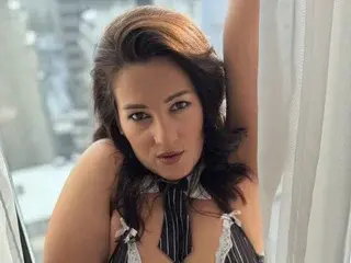 Streamate Adult Webcam of Playful_Issa