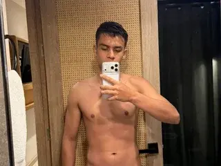 Streamate Free Live Porn of LucasDonill33