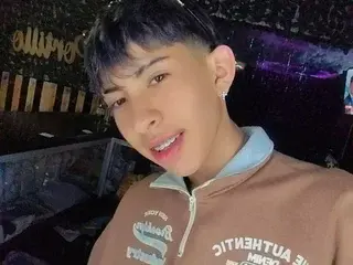 Streamate Sex Chat of Tommy_Foxx