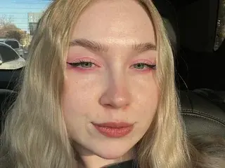 Streamate Live Sex Cam of Lily_Flower69