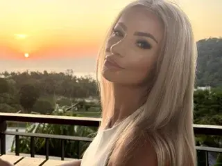 Streamate Adult Webcam of MarillynnMoon