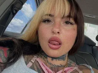 Streamate Sex Chat of HoneyDripsOnYou