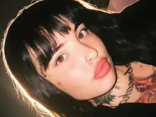Streamate Free Porn Cam of HoneyDripsOnYou