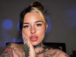 Streamate Sex Cam of HoneyDripsOnYou