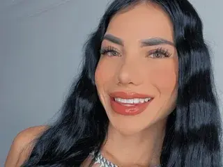 Streamate Adult Webcam of Emiliana_Saenz