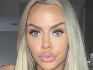 Streamate Nude Webcam of GoddessBuffBarbie
