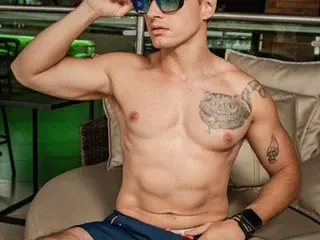 Streamate Free Live Porn of JUSTIN_VALVERDE