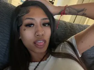 Streamate Sex Chat of KikiRoseXO