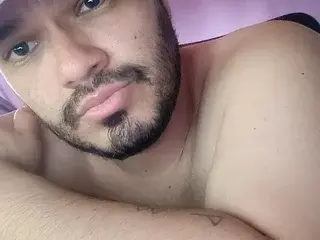 Streamate Free Live Porn of Alejandro_Tonks