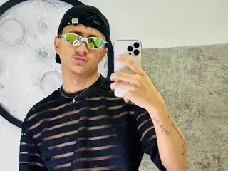 Streamate Sex Chat of Leoo_hot