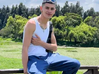 Streamate Watch Live Sex Cams of alextsexx