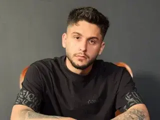 Streamate Free Porn Cam of TroyWade