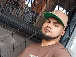 Streamate Watch Live Sex Cams of DERECK_BUZ