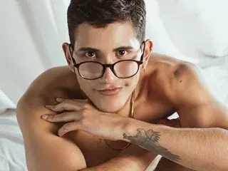 Streamate Live Porn of Emilio_rivs