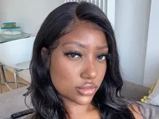 Streamate Adult Webcam of NyaraBuenoBabestationx
