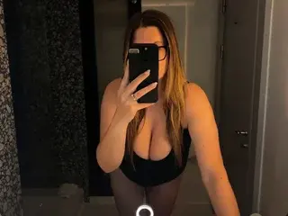 Streamate Live Sex Cam of TittieTia19