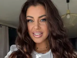 Streamate Live Sex Cam of Amida_Chris