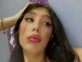 Streamate Adult Webcam of NICOLSKINNY19