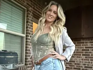 Streamate Sex Cam of MissBehavin90