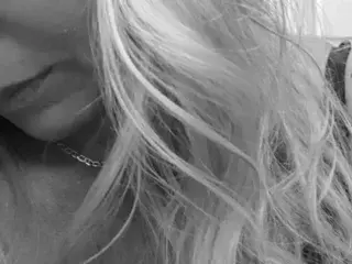 Streamate Live Sex Cam of Elly49