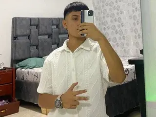 Streamate Live Porn of SantiagoCool