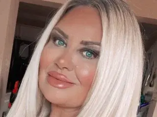 Streamate Adult Webcam of MollyMilfXOXO