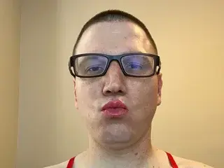 Streamate Adult Webcam of SubmissiveWhore