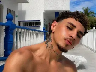 Streamate Watch Live Sex Cams of NoahDant
