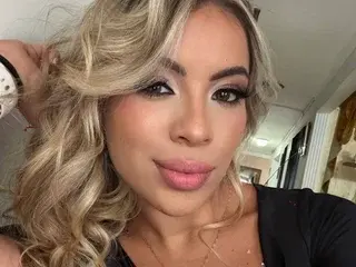 Streamate Adult Video Chat of emily_helen