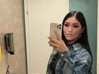 Streamate Live Sex Cam of Kira_Krush