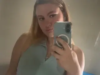 Streamate Sex Chat of Avety_doll