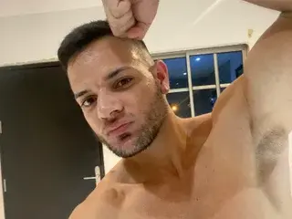 Streamate Live Porn of FrezisYmuscle