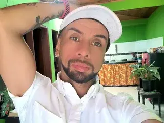 Streamate Nude Webcam of pervertArian