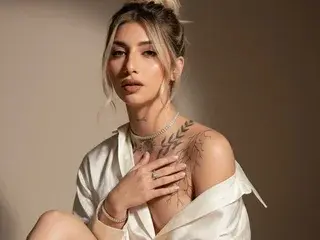 Streamate Live Porn of EmilySaenss