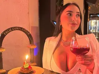 Streamate Nude Webcam of Iris_Evanss