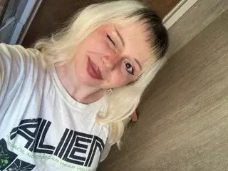 Streamate Private Sex Chat of Cyber_Melanie