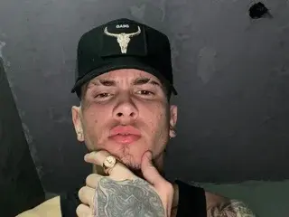 Streamate Live Sex Cam of DylanThailer