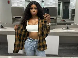 Streamate Best live sex cam show of TheeMadam