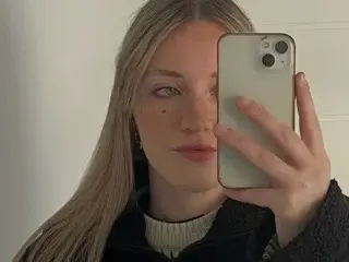 Streamate Free Porn Cam of EvelynBlond