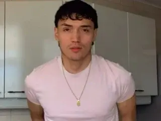 Streamate Nude Webcam of Aron_Dark