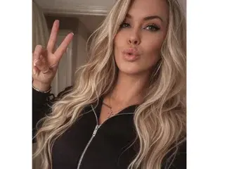 Streamate Sex Cam of NaughtyLeahUK