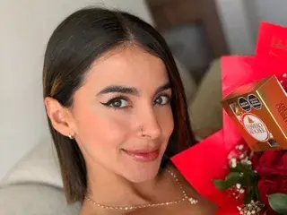 Streamate Live Sex Cam of MacarenaEscobar27