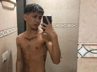 Streamate Sex Cam of OliverSmiith