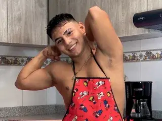Streamate Live Sex Cam of RichiMontes19