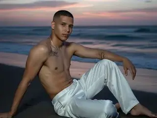 Streamate Live Sex of MASSIMO_YVE