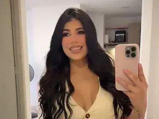 Streamate Nude Webcam of SharaSoto