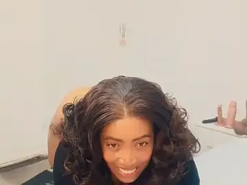 Stripchat Free Porn Cam of GiantBootyMilf