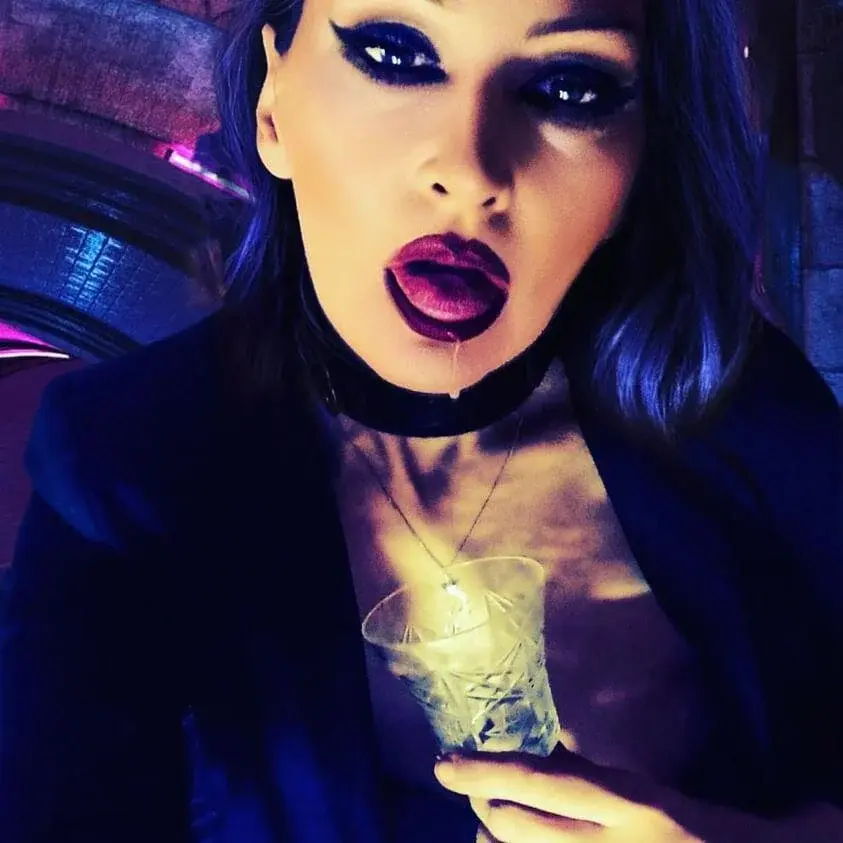 dominatrixredsonyja