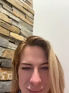 Stripchat Free Porn Cam of oliviafranciis
